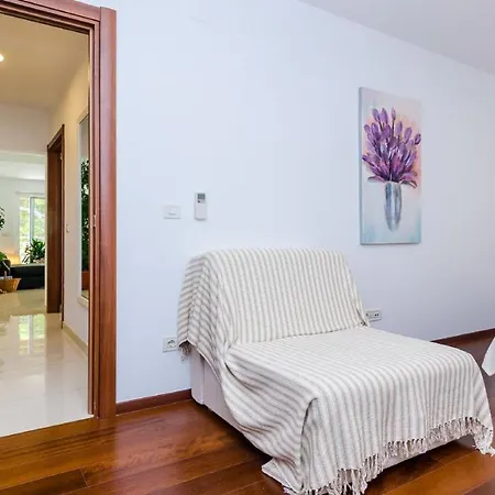 Blue Lagoon Apartment *