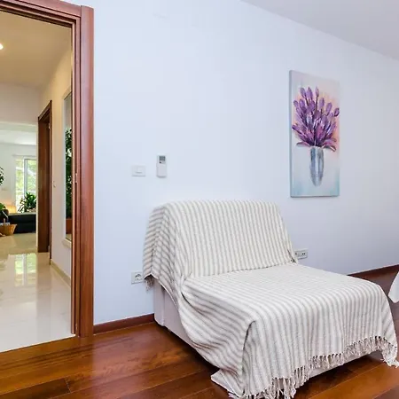 Blue Lagoon Apartment *